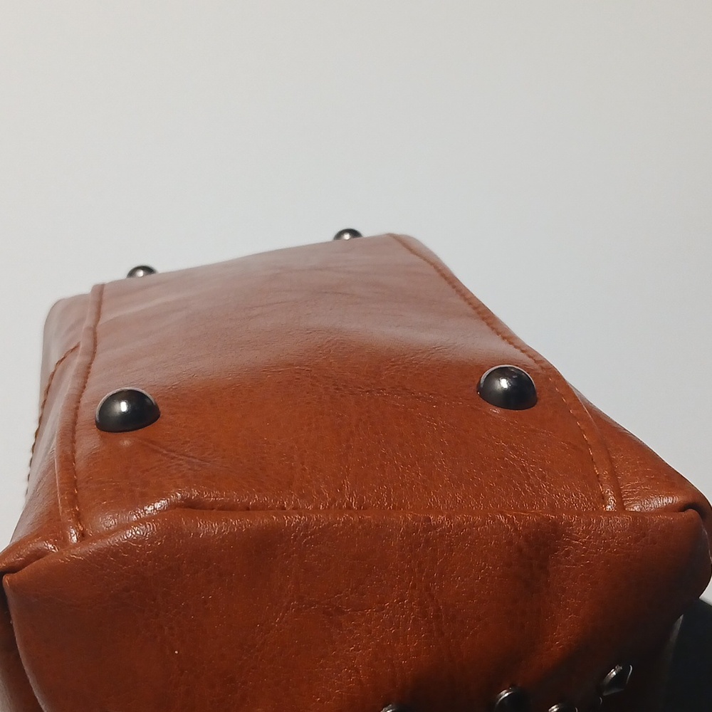 FashionAccessories Ladys Collection Carmel Brown Vegan Leather Shoulder Bag EUC - Picture 11 of 16